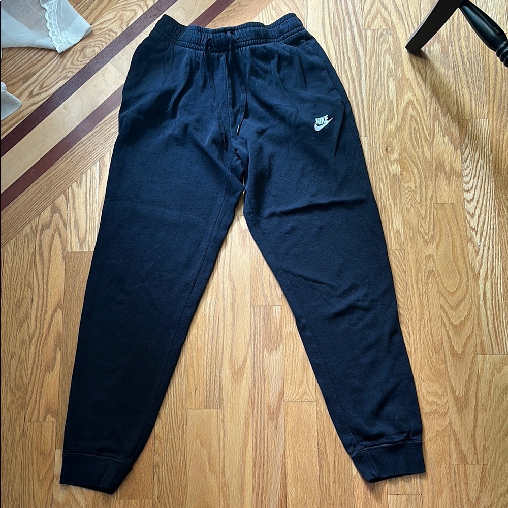 Nike Black Jogger Sweatpants Elastic Cuffs Tapered Fit